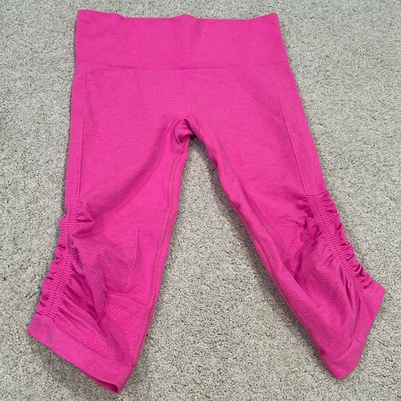 LULULEMON In The Flow Crop, Heathered Jewelled Magenta, Legging - Picture 3 of 7